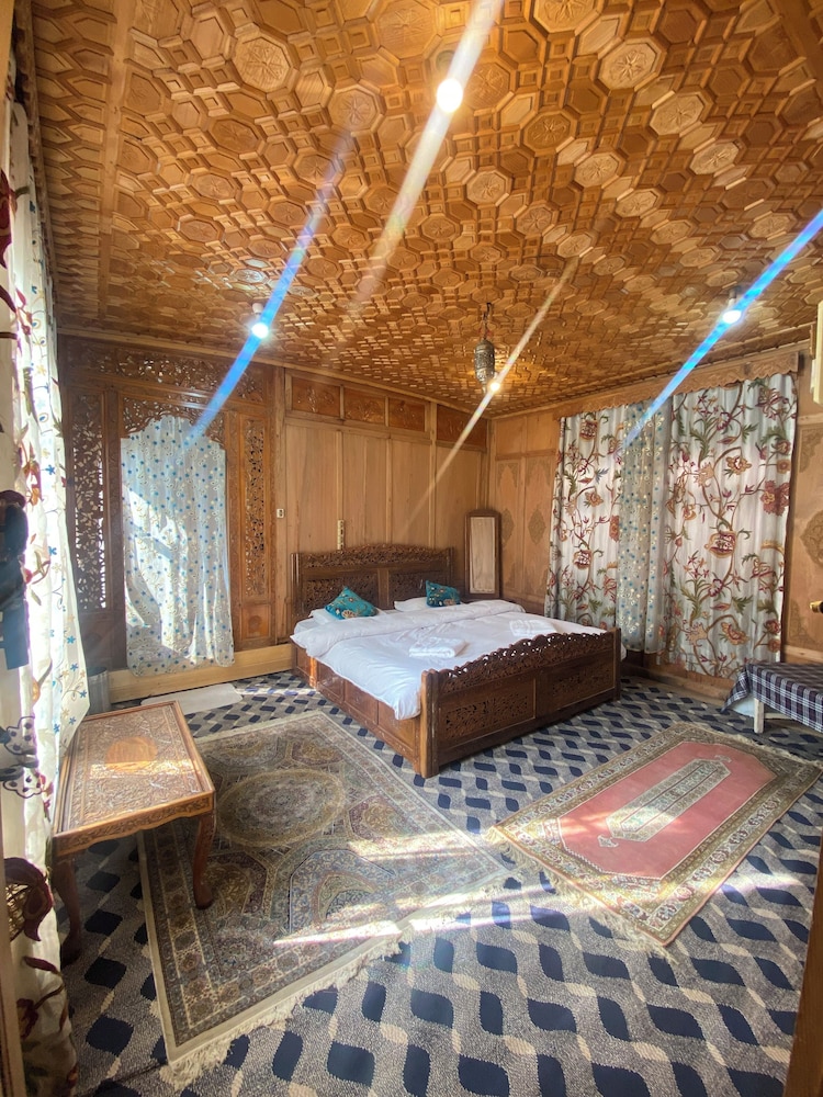 Houseboat Newheidi