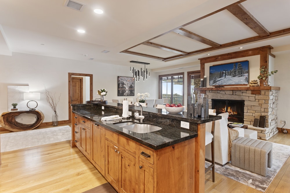 106 - Three Bedroom Shooting Star 3 Condo