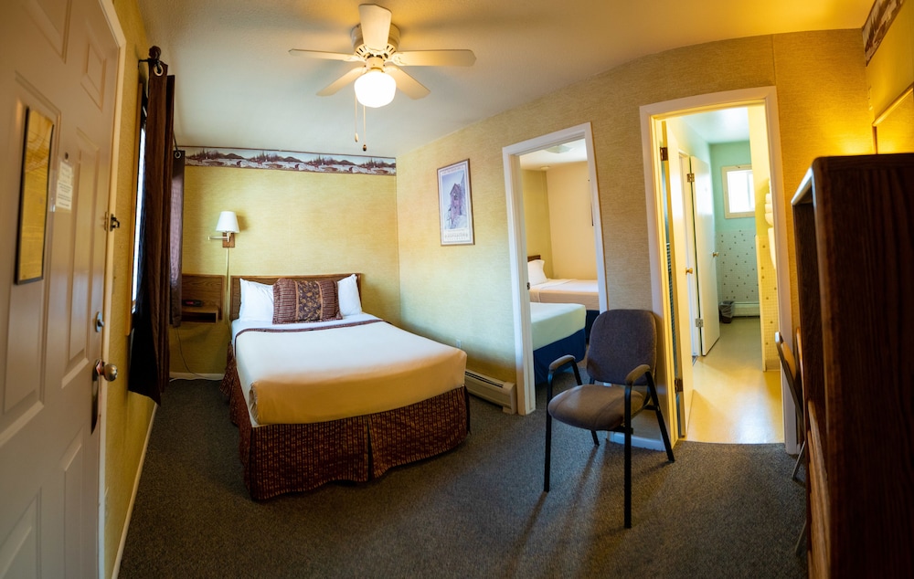 Triangle Motel