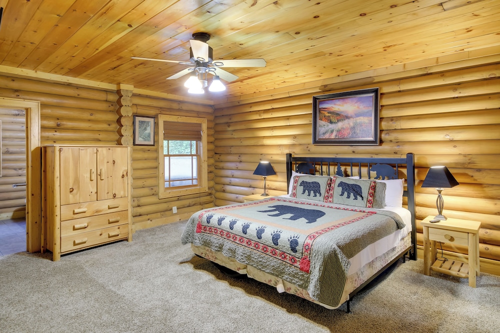 Sevierville Sanctuary - Huge Game Room & Hot Tub! view 2