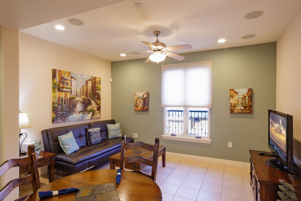 Valentina #301 1 Bedroom Condo by Redawning view 4