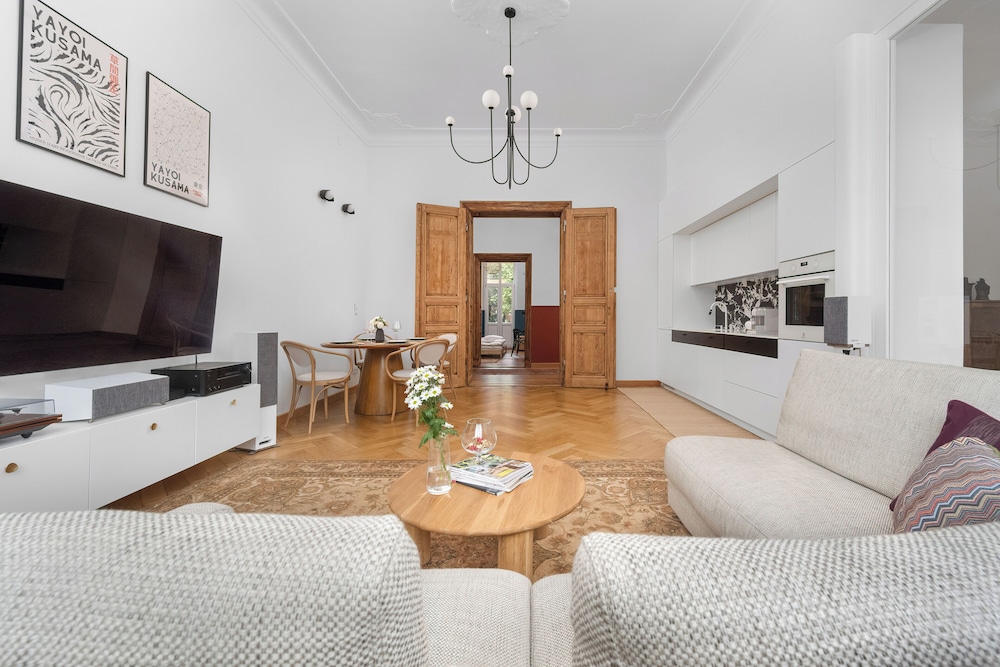 Retro Apartment in Wroclaw by Renters
