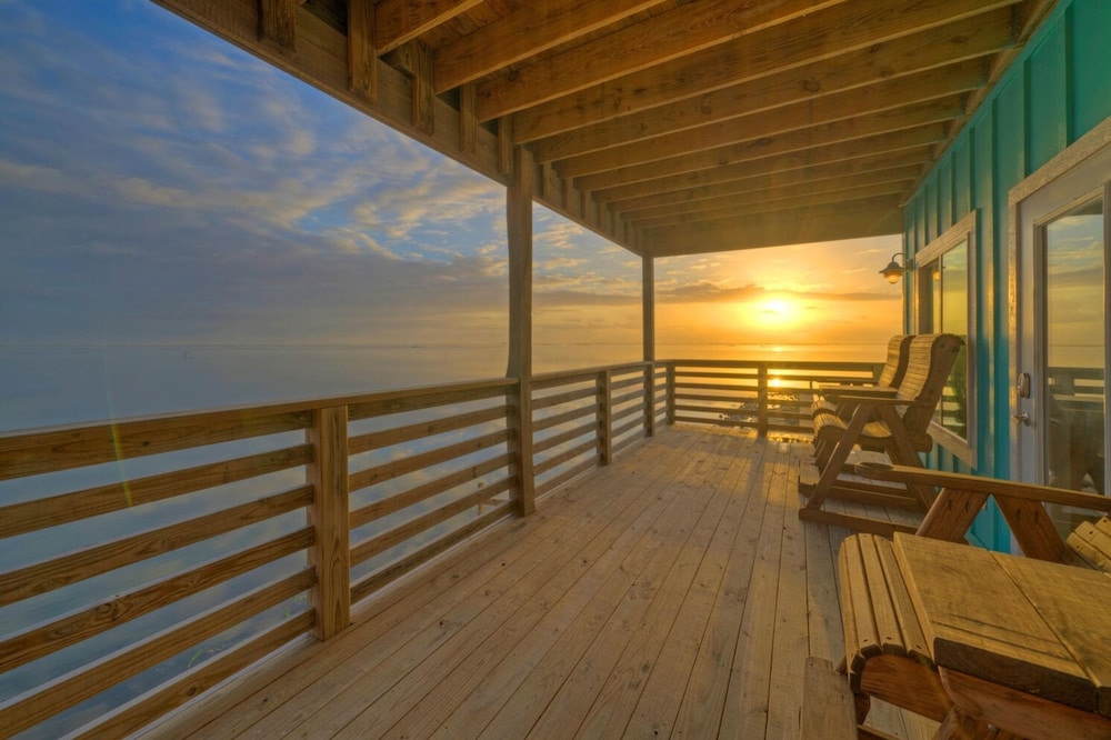 Marlin Madness by Avantstay Waterfront Getaway w Community Pool Boat Dock