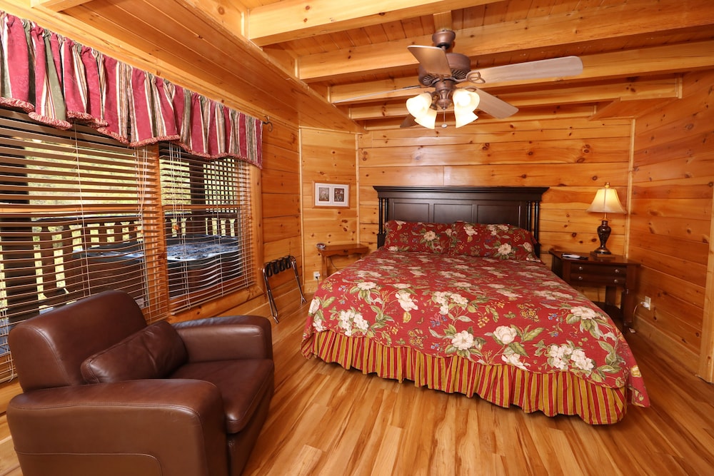Mayberry - Three Bedroom Cabin view 2