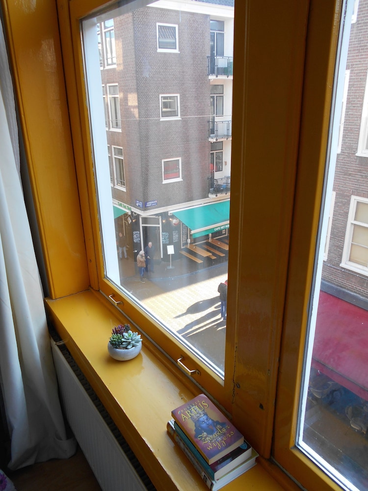 Room in Amsterdam Center No Parties Allowed