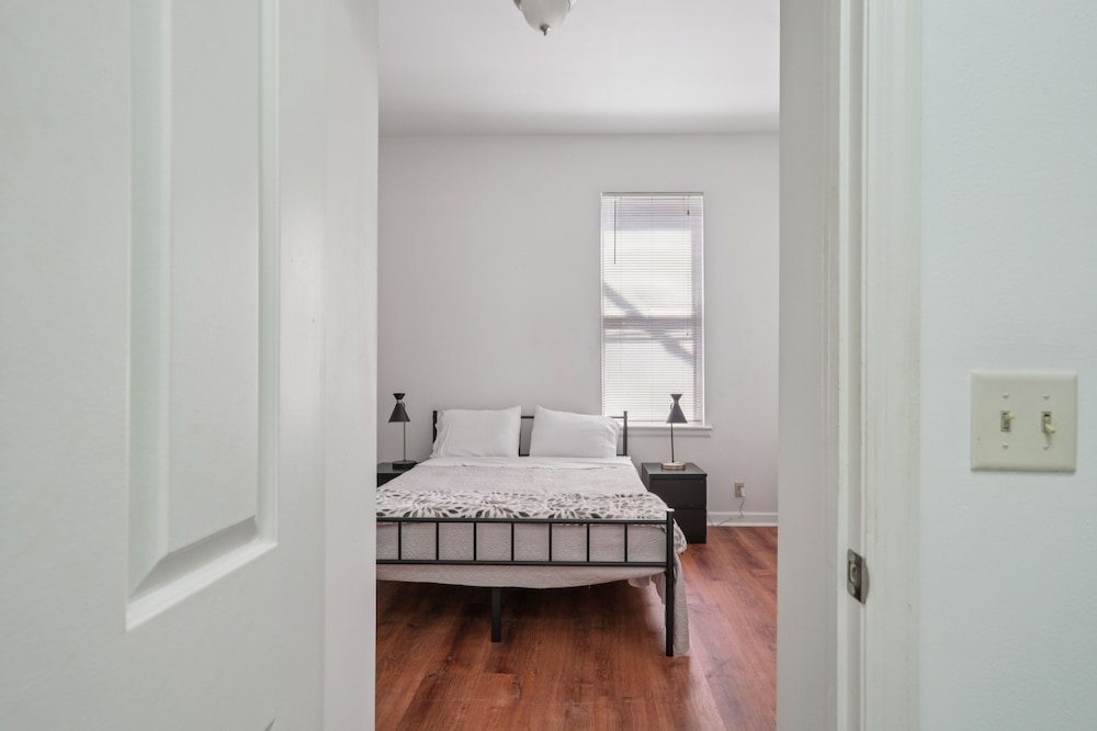 Charming Soulard Retreat With Historic Character 1 Bedroom Apts