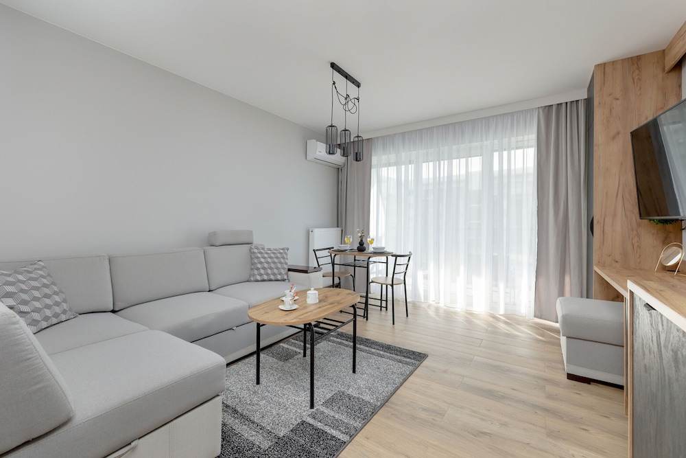 Amazing Studio With Balcony by Renters