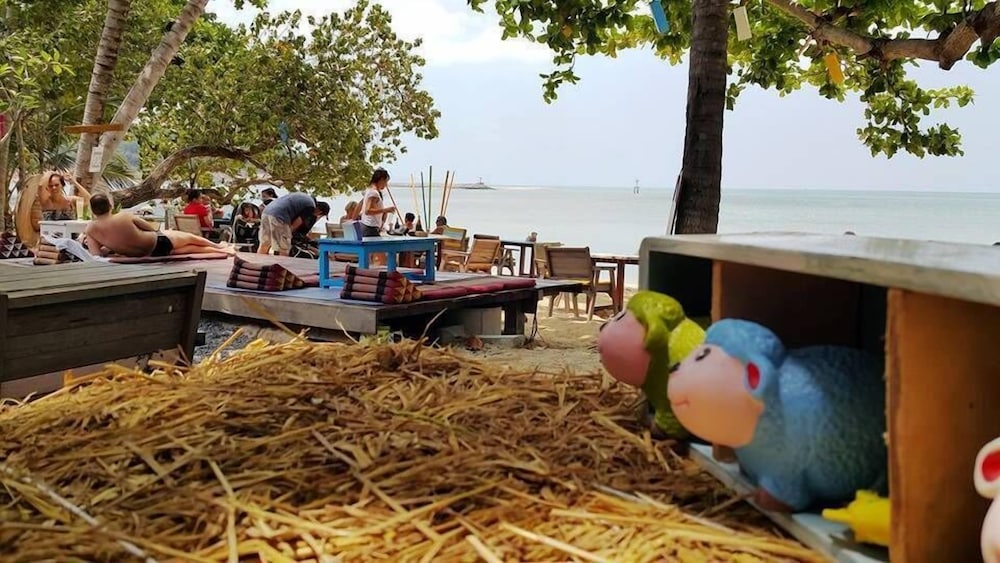 Think & Retro Cafe Lipa Noi Samui