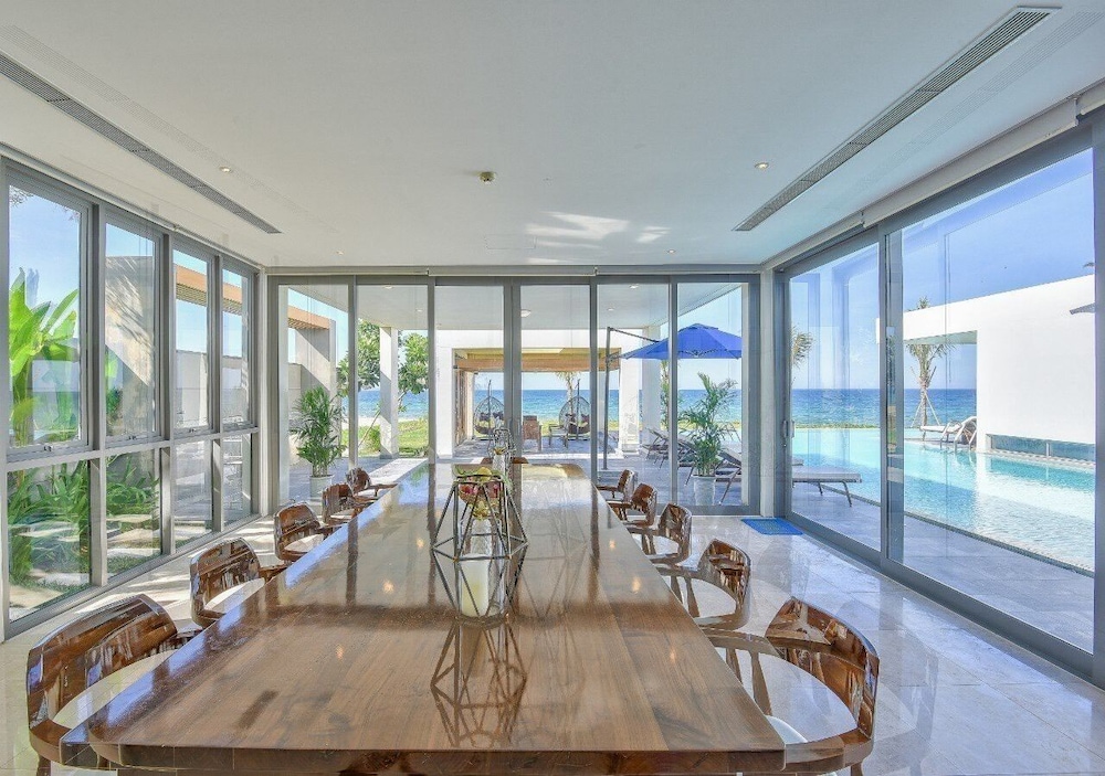 Luxury Yacht Villa