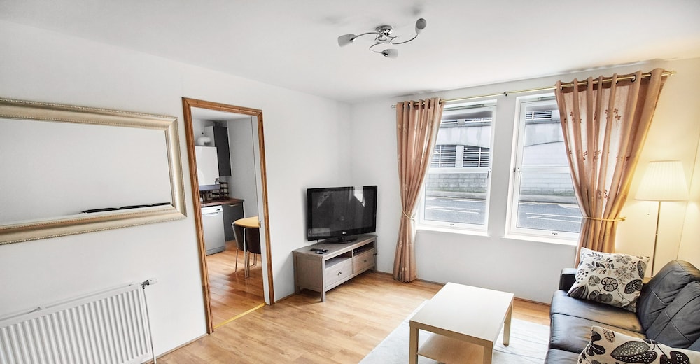Thistle Apartments - Berry Apartment