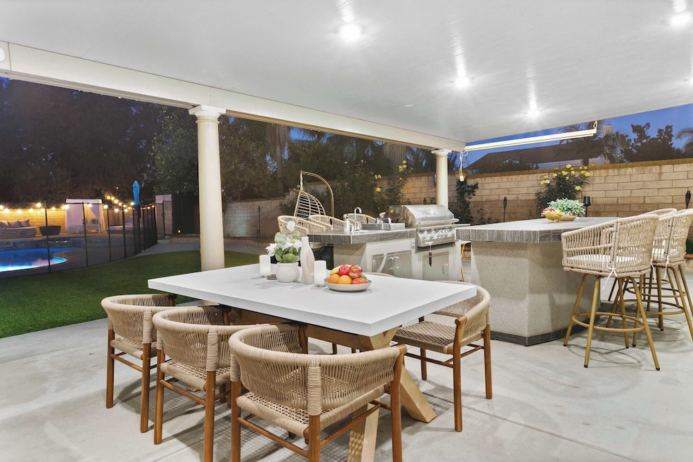 Luxury Pool Home w Theater Games & Mountain View