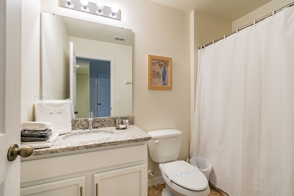 4BR Townhome w/ Pool in Bella Vida Resort