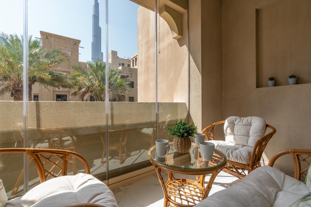 Whitesage - Fully Renovated Spacious 2BR Apt. with Burj Views