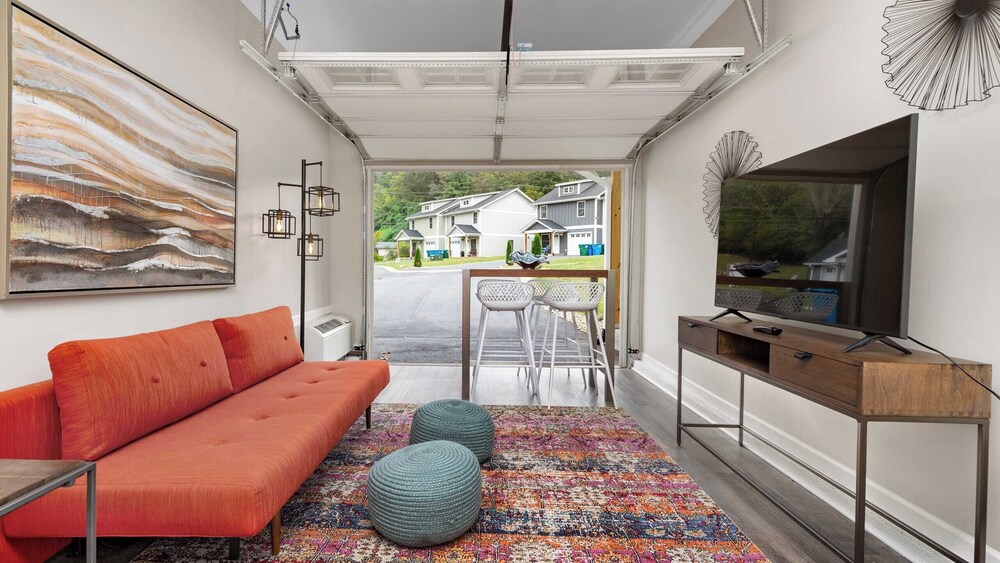 10 Townhomes, Sleeps 89 6 Mins to DT Asheville Sycamore Cove by Avantstay