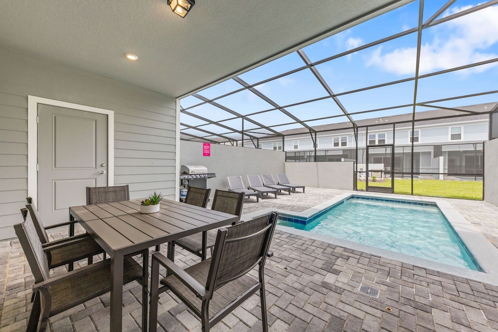 1287 Blue Paradise Way