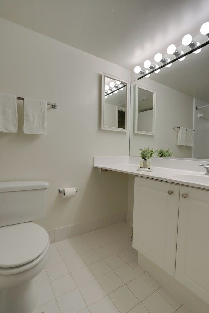 Convenient Apt Near Airport