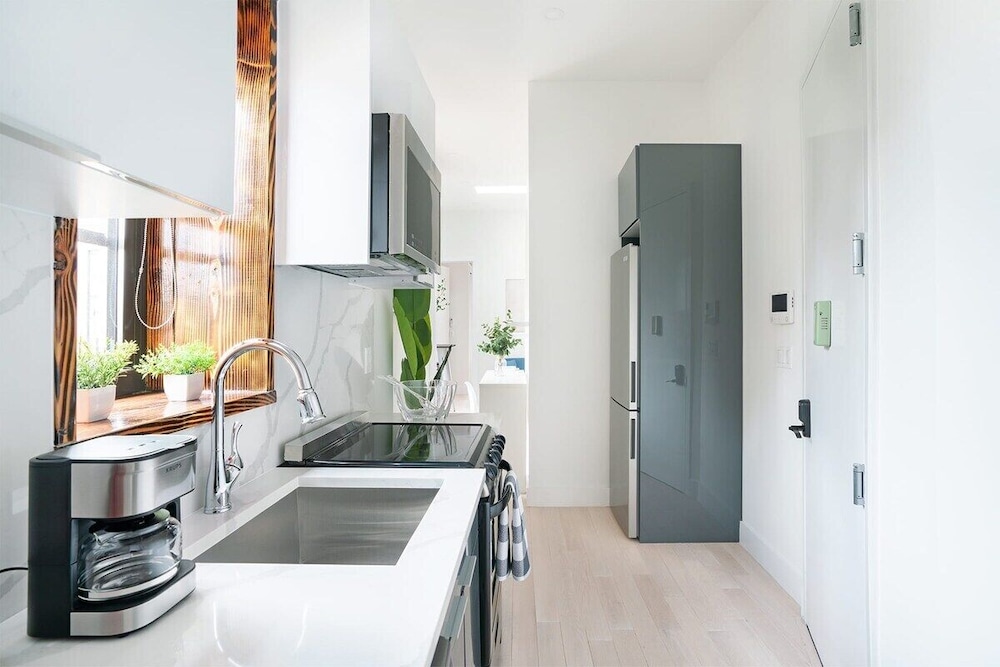 48 Midtown West Apt