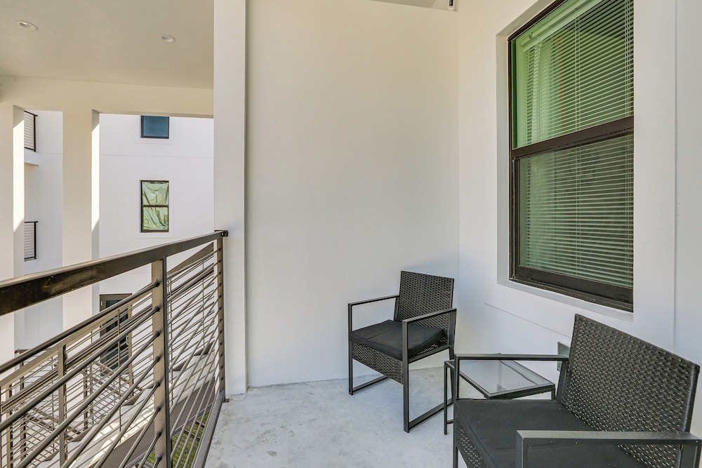 Walkable Downtown Labelle Apt w/ Private Balcony!