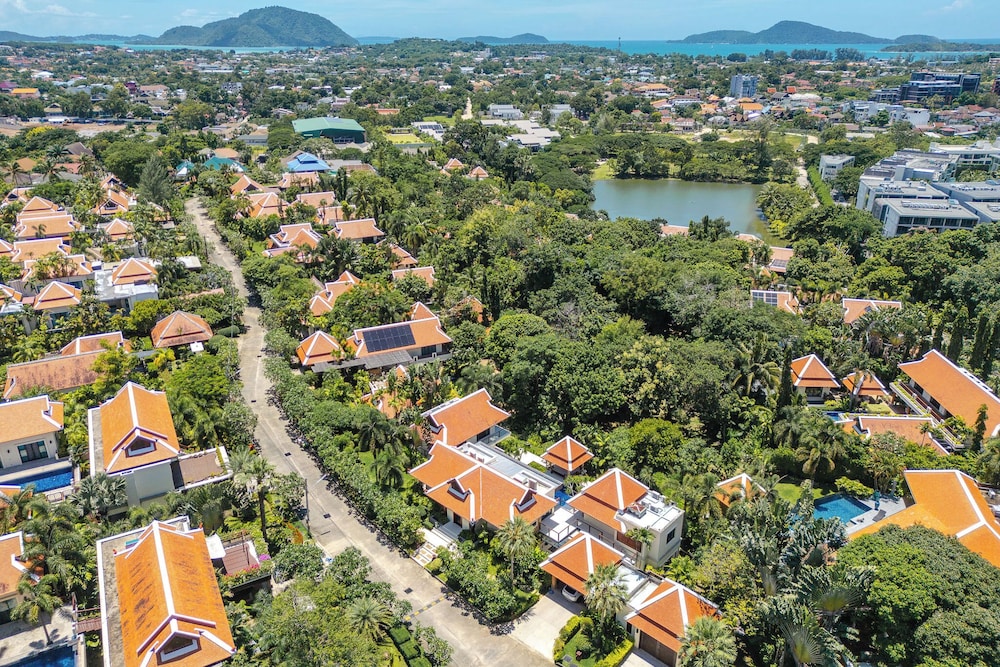 Naiharn 4br Private PoolVilla near Beach