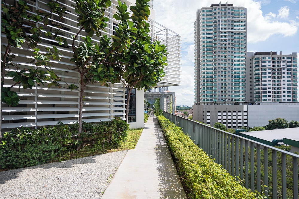 HighPark Suites by Airhost
