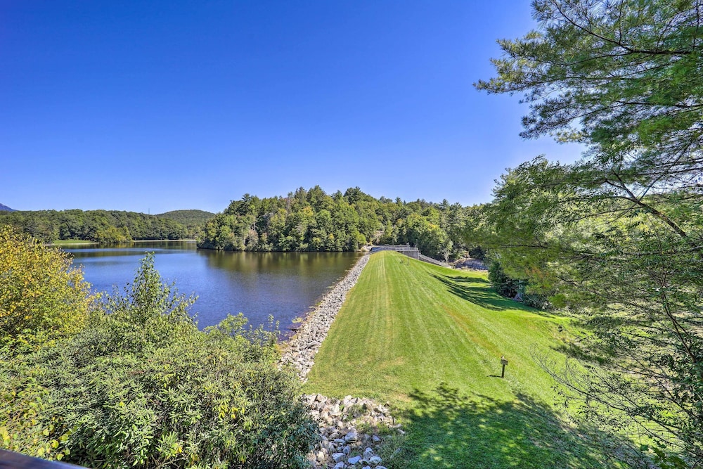 Hike, Swim, Ski & More: Pet-friendly Newland Home!