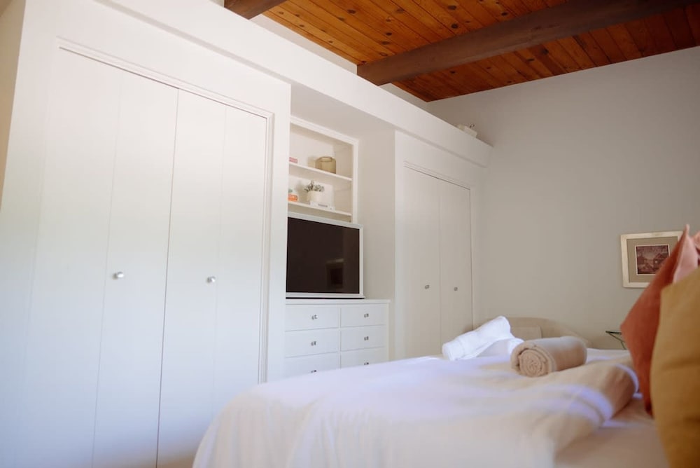 Zen Mountain Getaway w a Pool Hot Tub 5 Beds