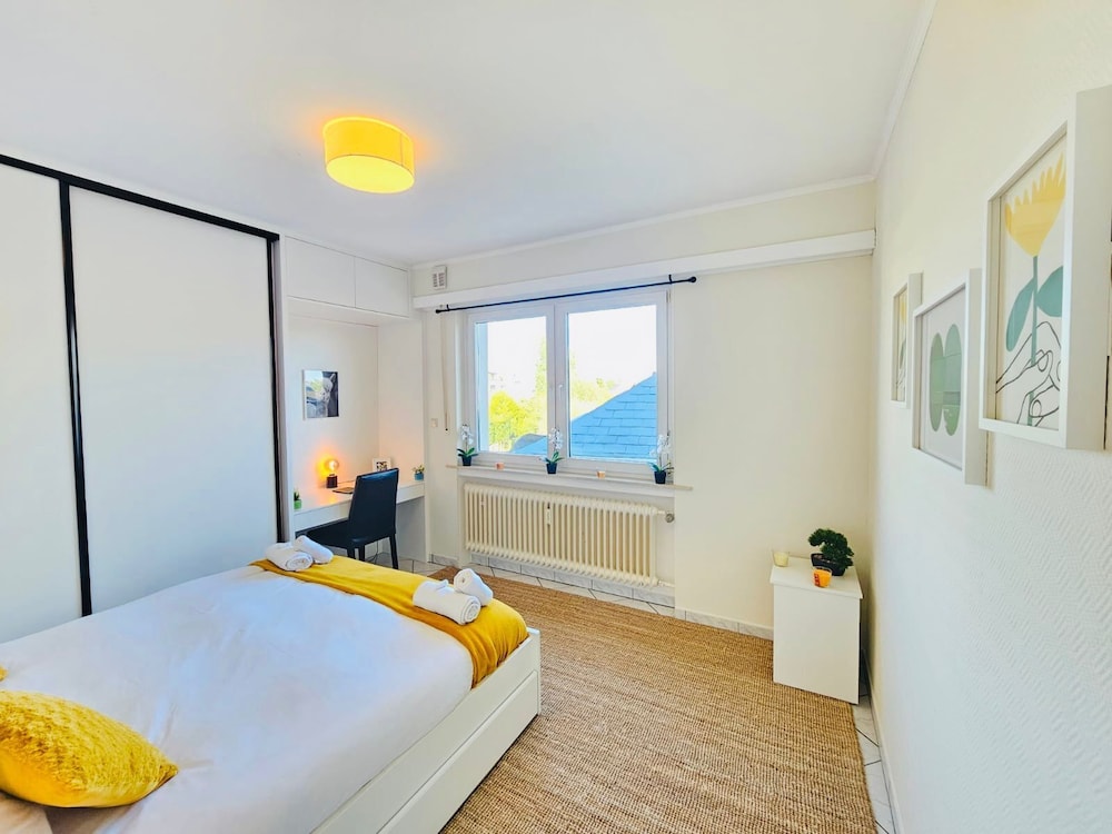 Chic Urban Stay 2BR with parking