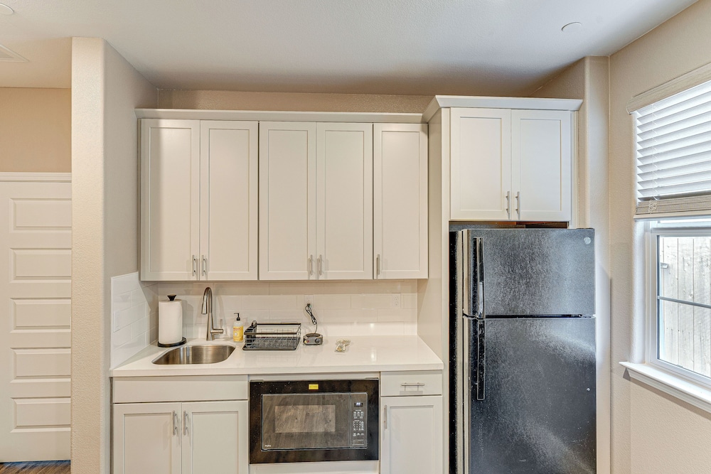 7 Mi to Folsom Lake: Sacramento Area Apartment