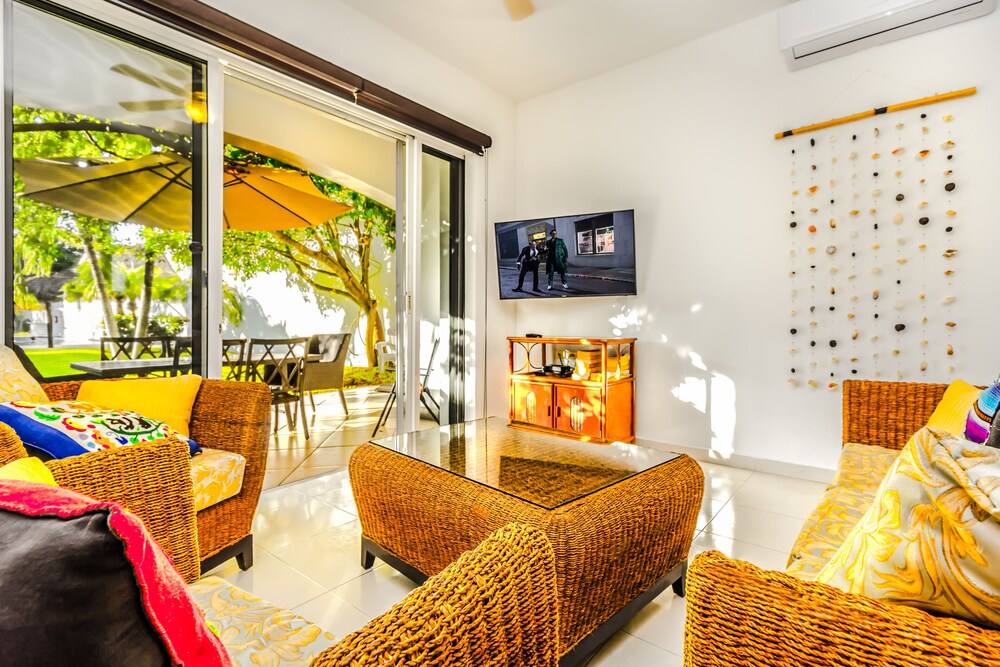 Spacious Villa With Beautiful Garden Sleeps 8 view 2