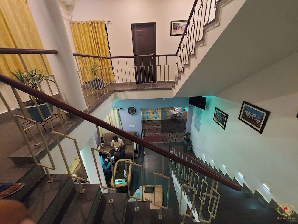 Hotel Aayes & Resort