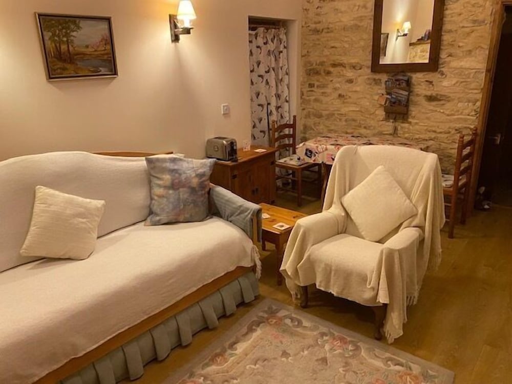 Cosy Country 2 Bedroom Gr 2 Cottage view 2
