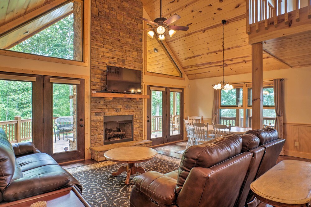 Breathtaking Murphy Cabin w/ Deck & Mountain Views view 3