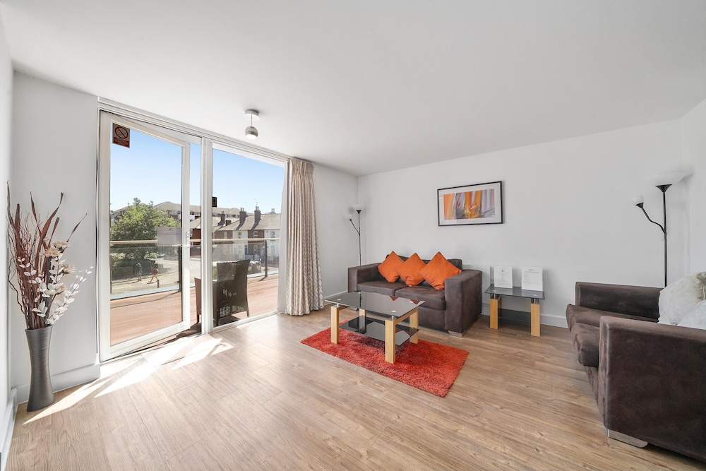 Kennet House Superior Serviced Apartment