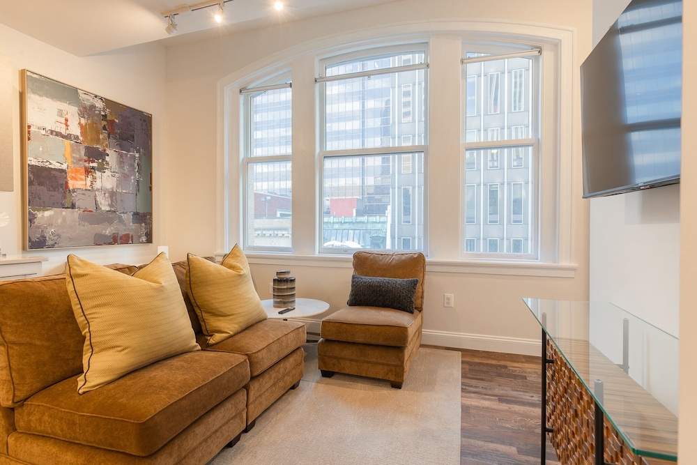 Inner Harbor's Best Furnished Luxury Apartments 1 Bedroom Apts by Redawning
