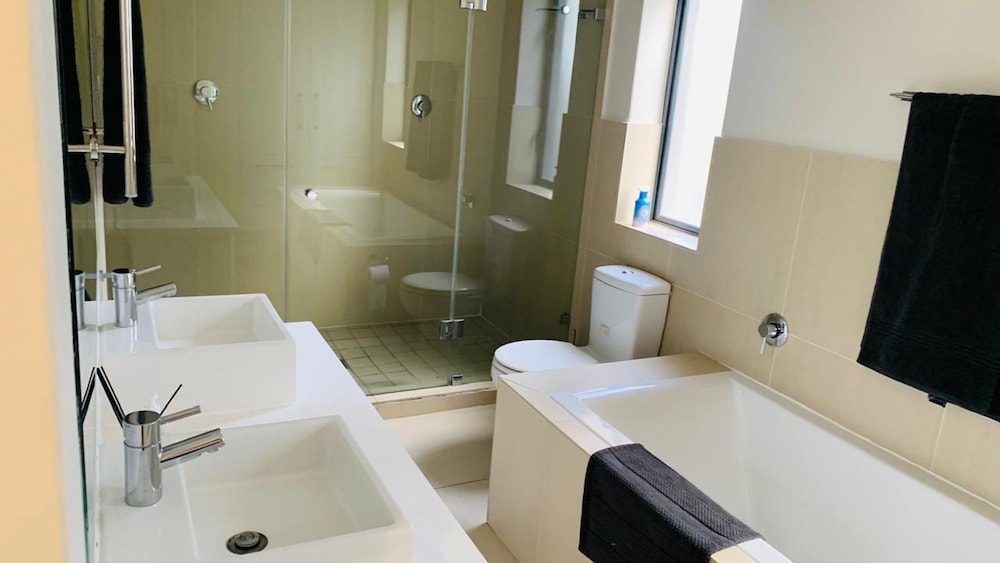 Lovely 3 bed With Splash Pool in Seapoint - 2245
