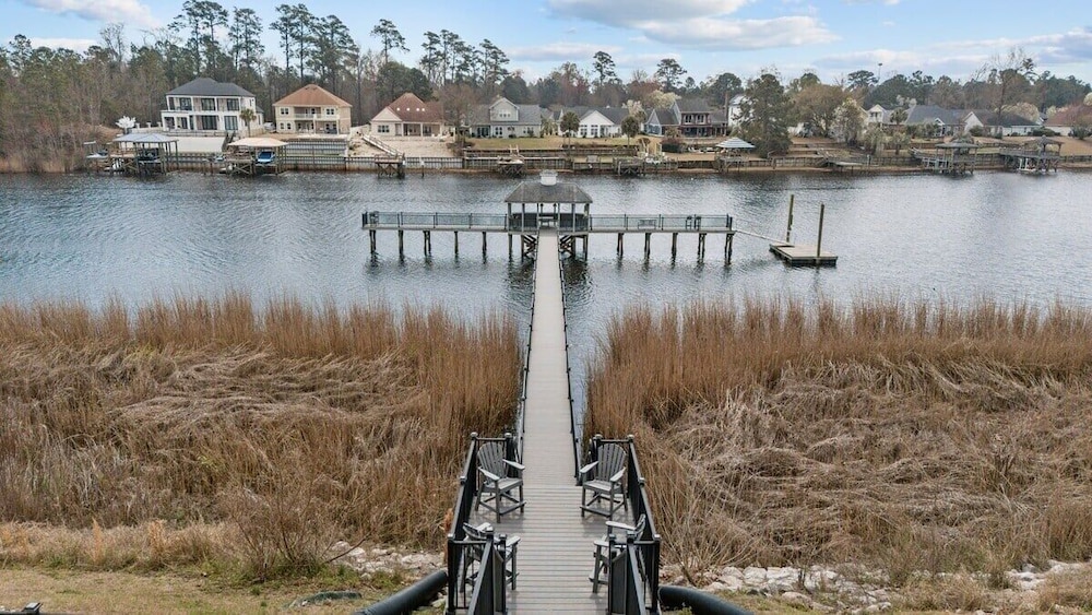 Waterway Village 18g 2 Bedroom Condo
