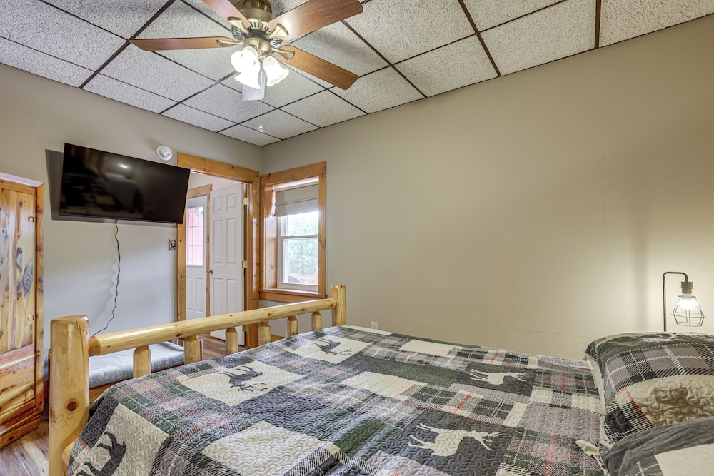 Hot Tub & Game Room: Deep Creek Winter Getaway