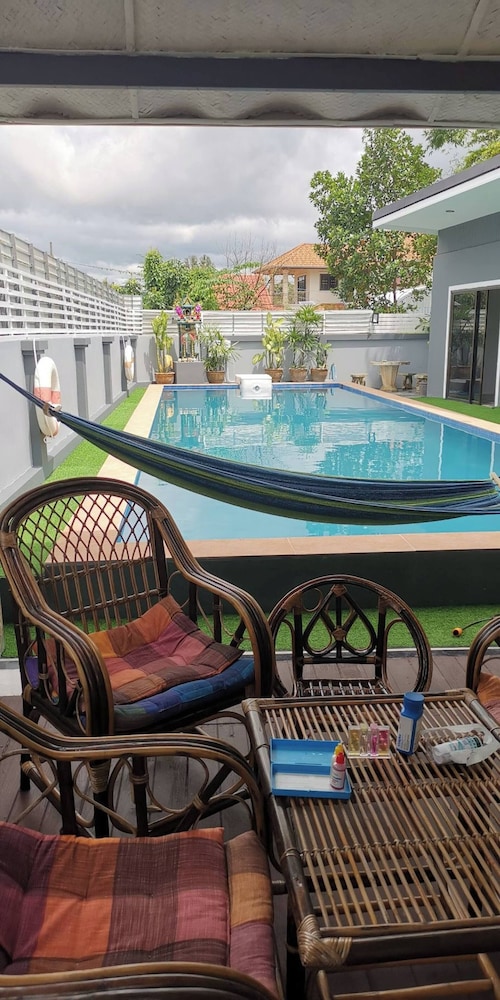 Stardome Pool House of Absolute Privacy