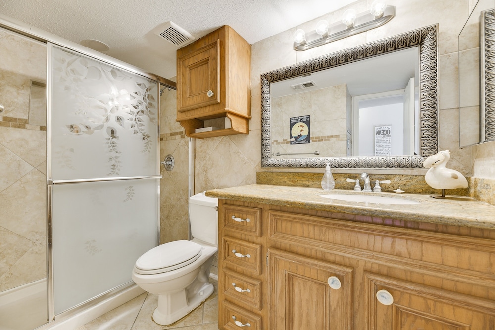 Seascape 1214 Studio Bedroom Condo by RedAwning