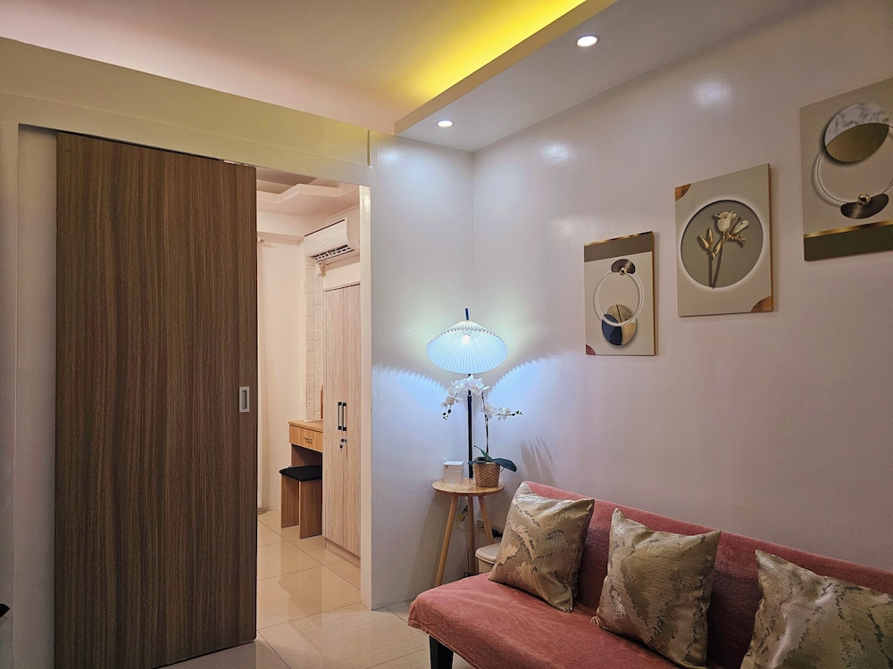 Hannah Crib at Shore Residences
