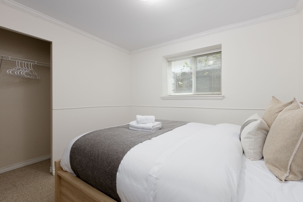 1781 Garden Avenue view 5