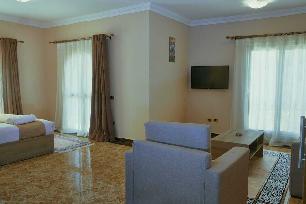 Roadhouse New Cairo Residence