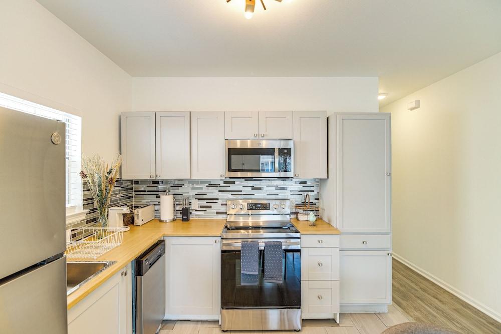Light Rail Access & Skyline View! Modern HTX Home