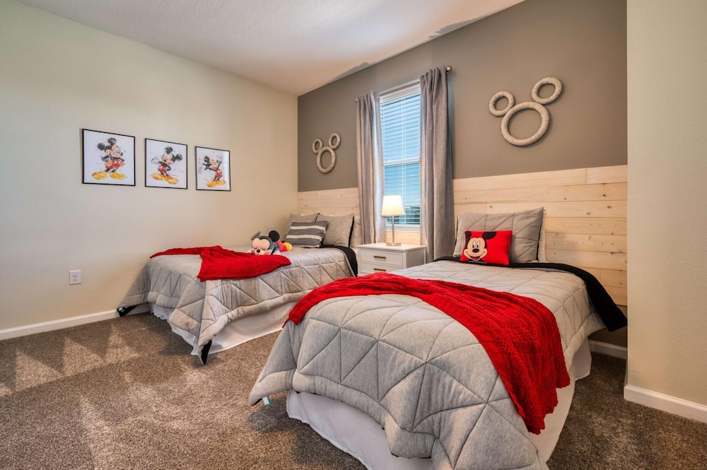 Chic and Spacious Condo Near Disney - Image 5