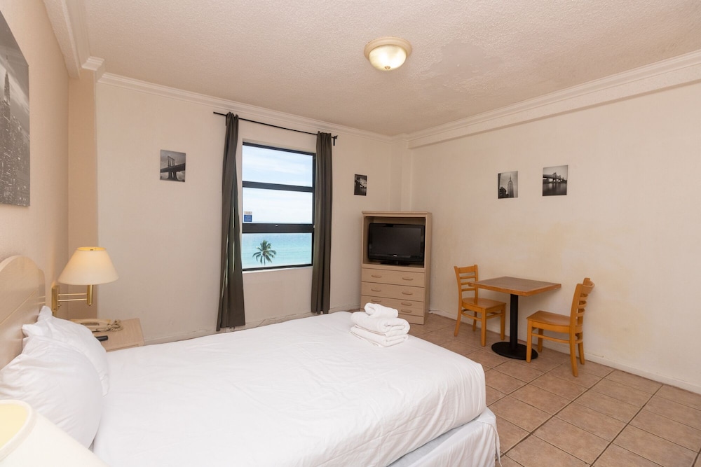 770 Ocean View Hollywood view 3