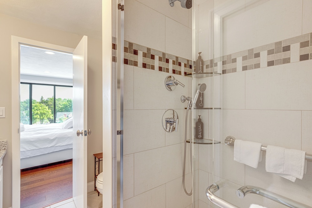 1 Mi to Millyard District: Unit w/ Furnished Porch