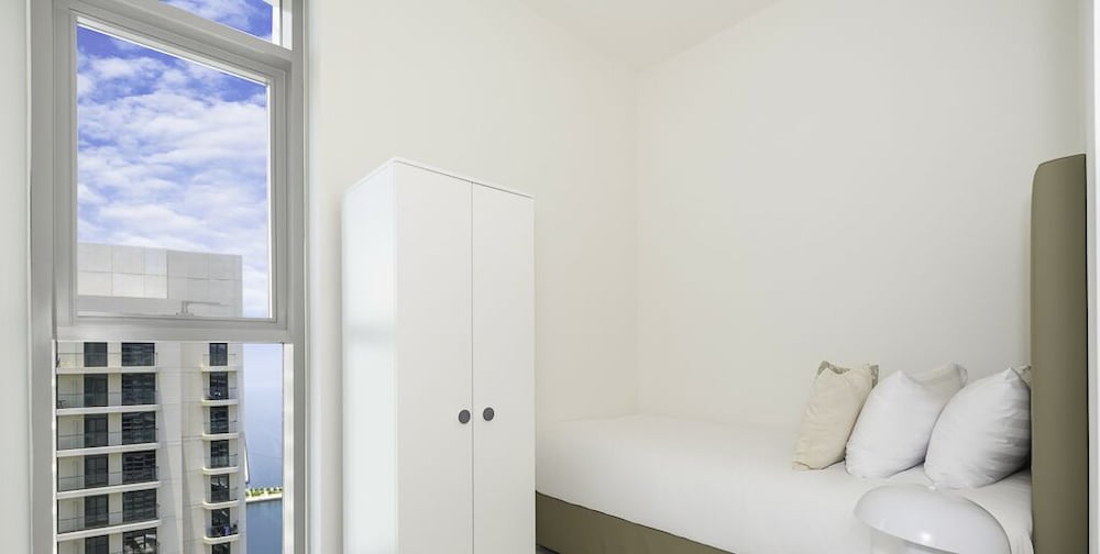 LUX The Marina Vista Beachfront Suite 3