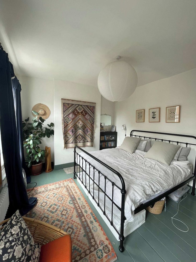 Lovely 3BD Victorian Townhouse W/garden - Brixton!