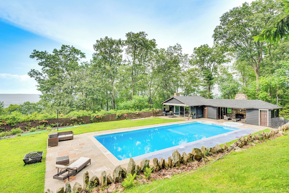 Hot Tub & Mtn Views: Expansive Hazleton Retreat view 4