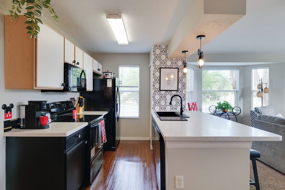 5 Mi to Wdw: Resort-style Condo w/ Pool Access